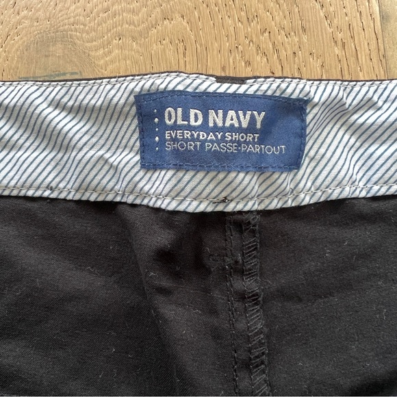 Like new black chino shorts - size 8 - Picture 3 of 4